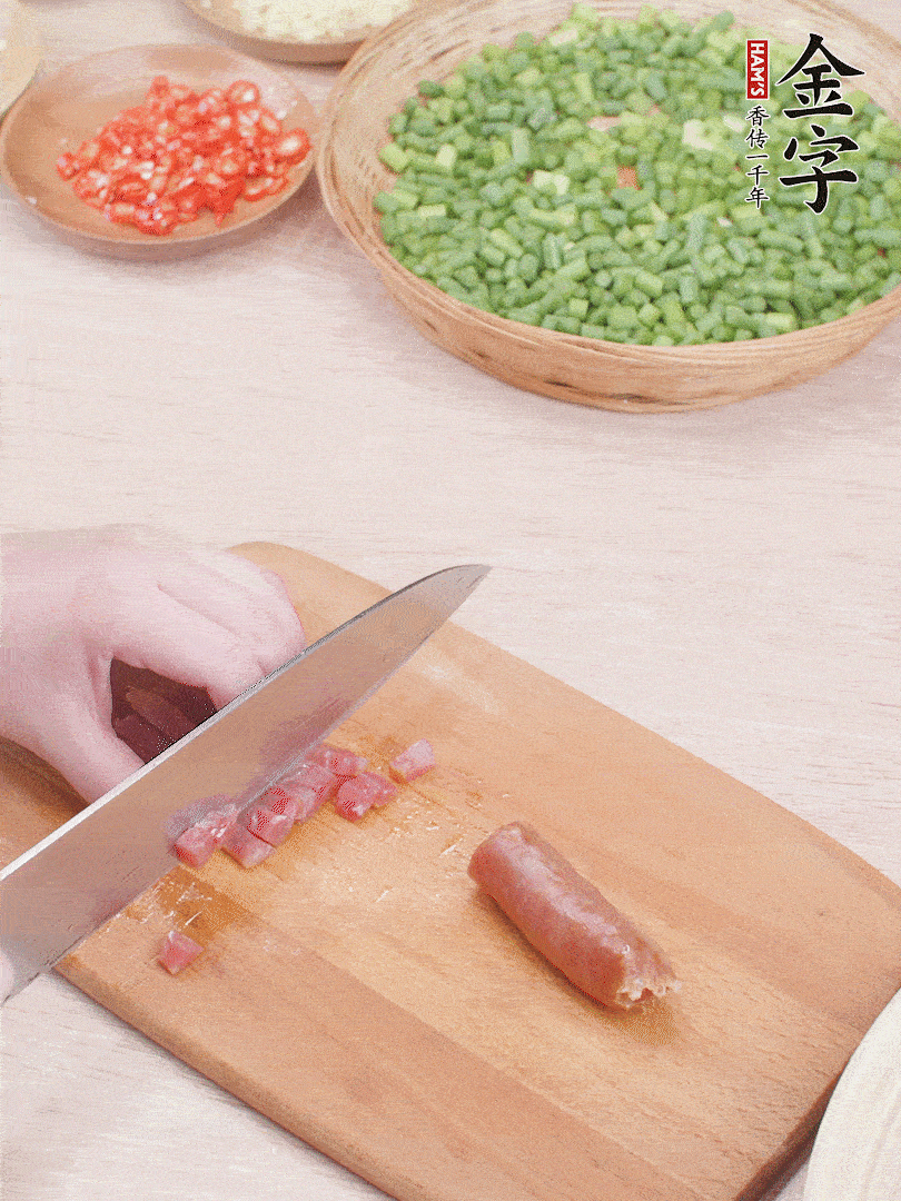 谈球吧(中国)-官方网站
香肠煮熟，切丁。
